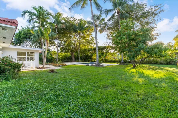 $7,200 | 8700 Southwest 64th Avenue, Pinecrest, FL 33156