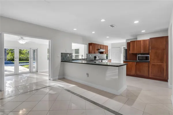 $7,200 | 8700 Southwest 64th Avenue, Pinecrest, FL 33156