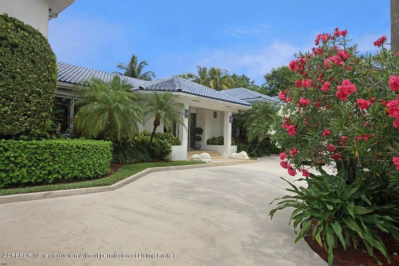 310 Mediterranean Road Palm Beach, FL 33480 - Photo 4 of 18 4 Entrance