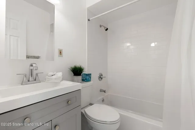 $479,900 | 695 Barlow Avenue | Eltingville