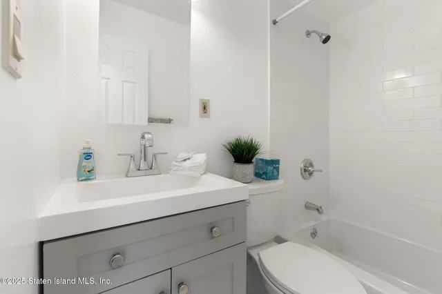 $479,900 | 695 Barlow Avenue | Eltingville