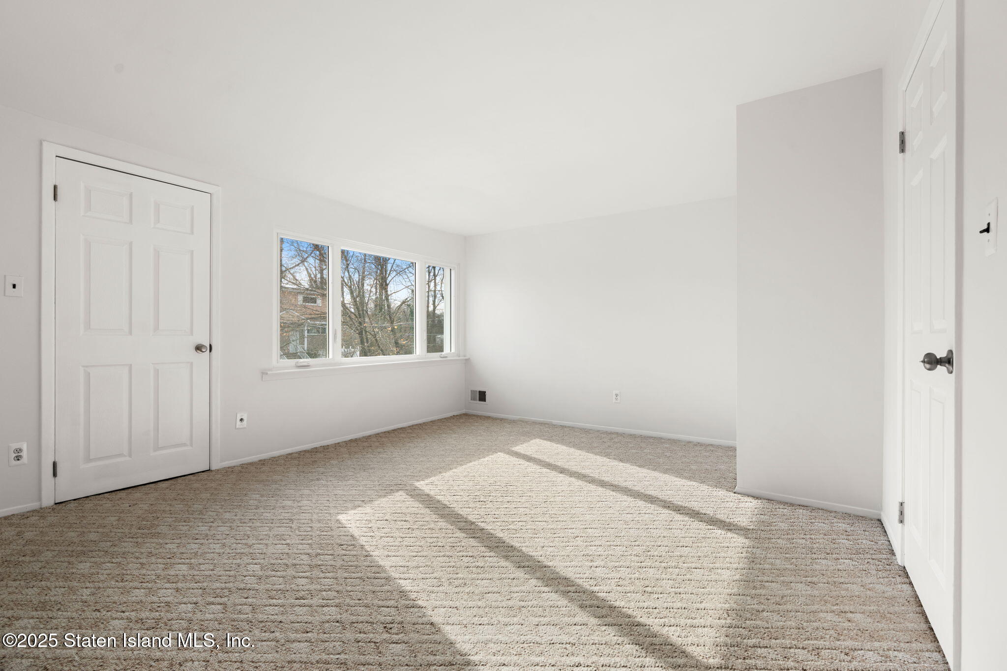 695 Barlow Avenue Staten Island, NY 10312 - Photo 16 of 20 15-web-or-mls-DSC07745