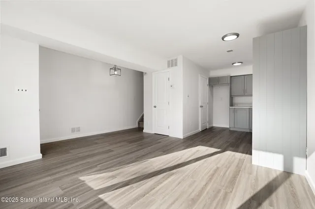 $479,900 | 695 Barlow Avenue | Eltingville