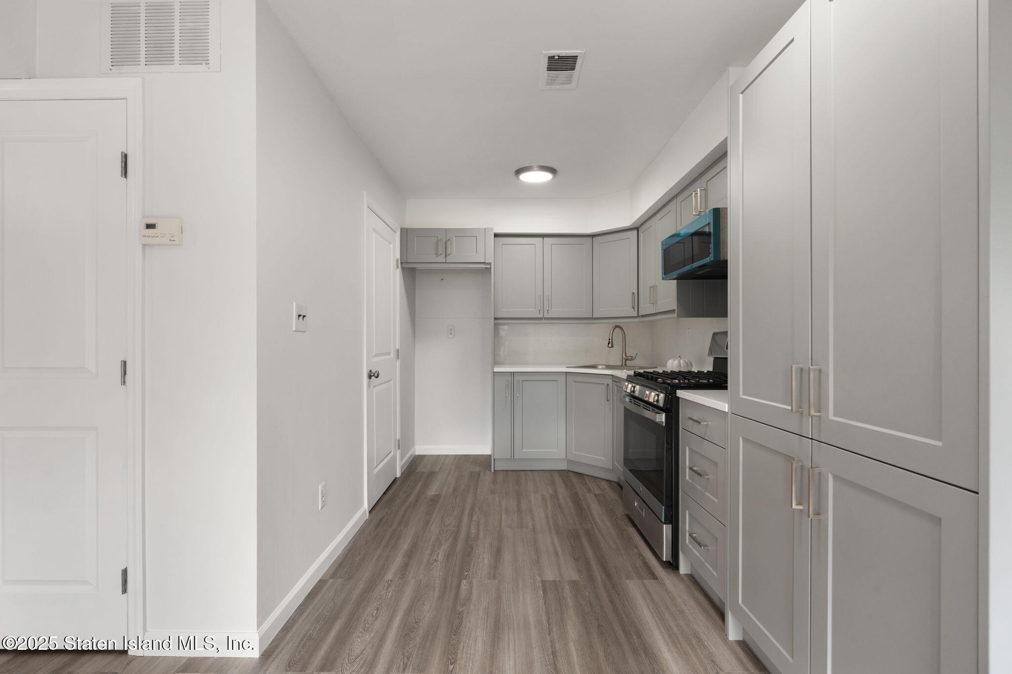 695 Barlow Avenue Staten Island, NY 10312 - Photo 9 of 20 19-web-or-mls-DSC07778