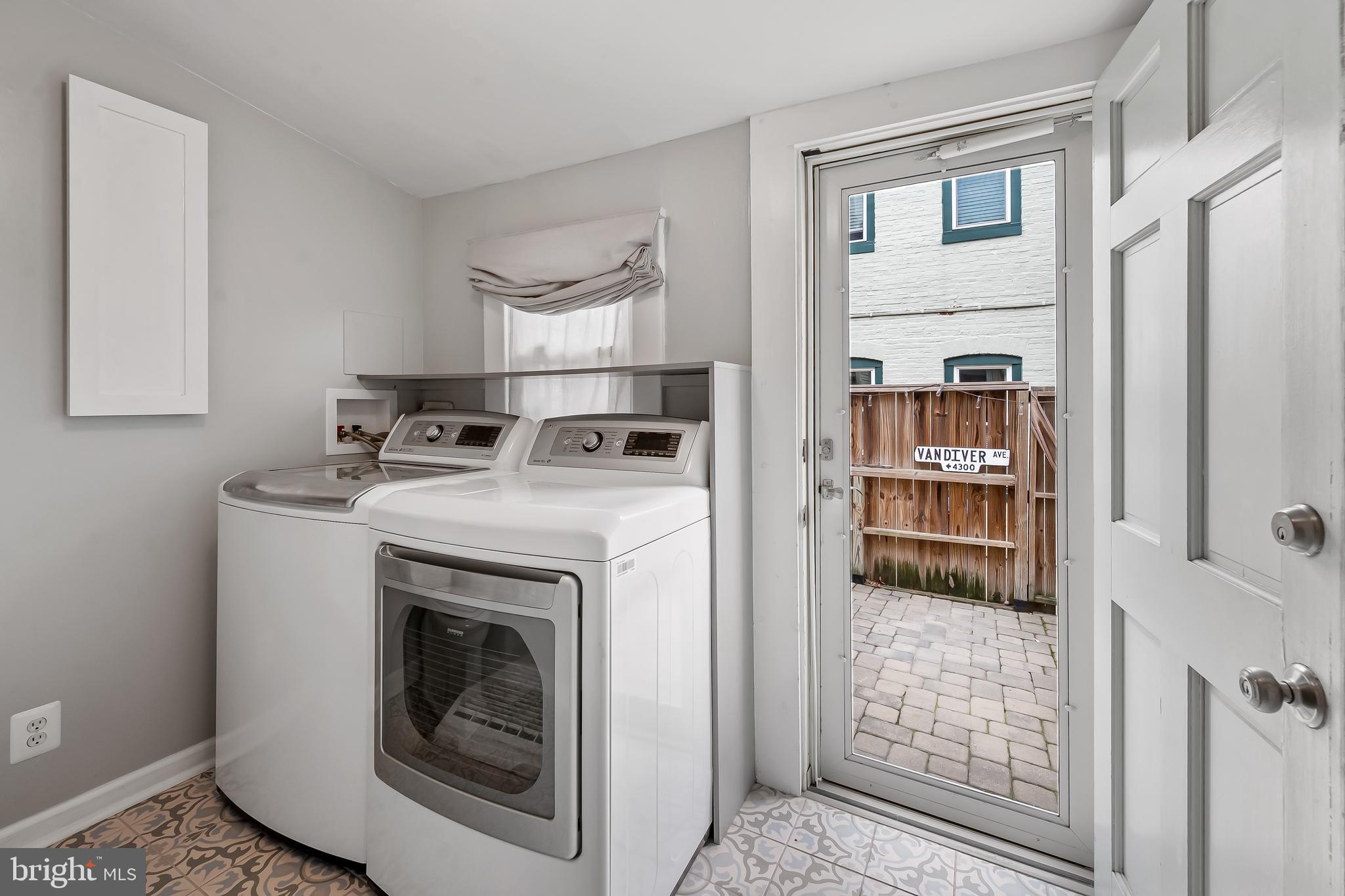 1045 Riverside Avenue Baltimore, MD 21230 - Photo 14 of 32 a utility room with dryer and washer