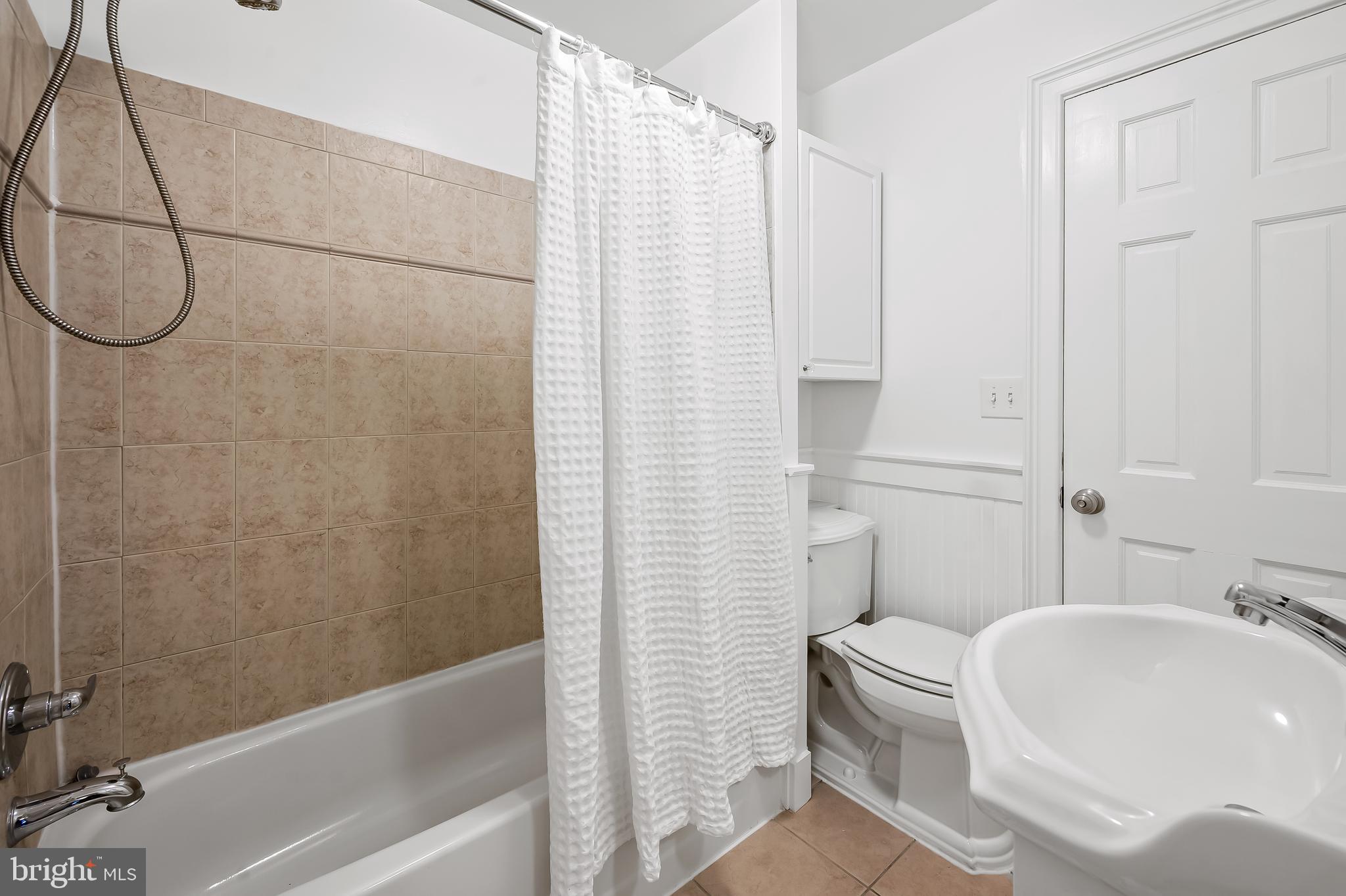 1045 Riverside Avenue Baltimore, MD 21230 - Photo 23 of 32 a bathroom with a sink a toilet and shower