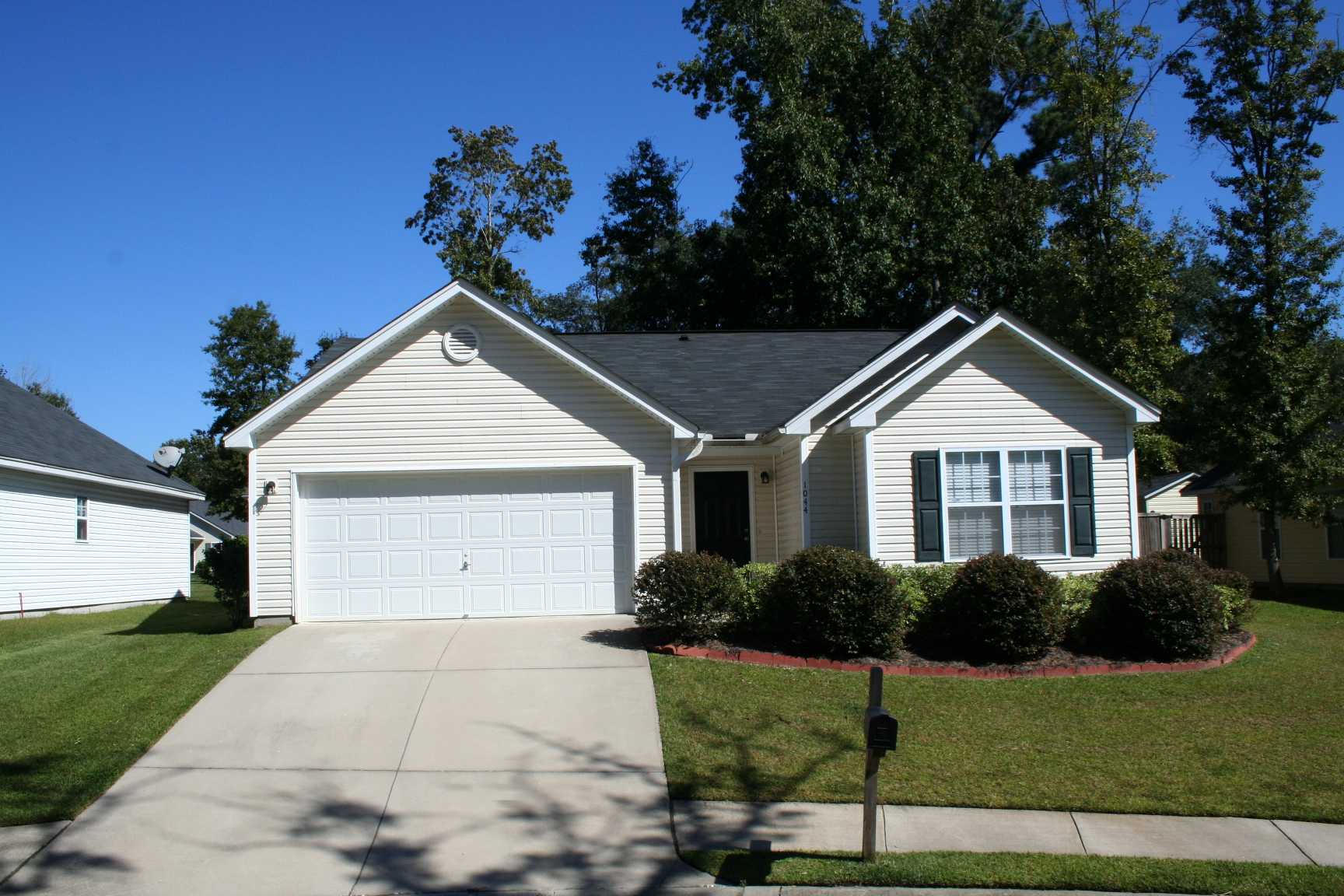 1044 Steelchase Lane Hanahan, SC 29410 - Photo 5 of 16 IMG_5661