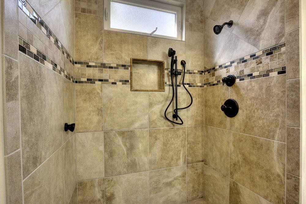 1400 Grimes Road Loudon, TN 37774 - Photo 23 of 32 a bathroom with a shower