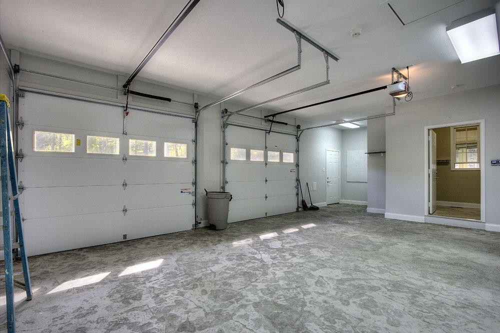 1400 Grimes Road Loudon, TN 37774 - Photo 32 of 32 a view of a garage