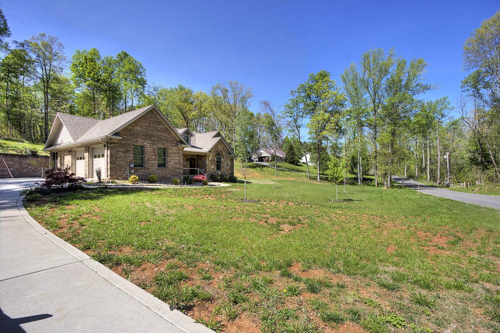 1400 Grimes Road Loudon, TN 37774 - Photo 4 of 32 a front view of a house with garden