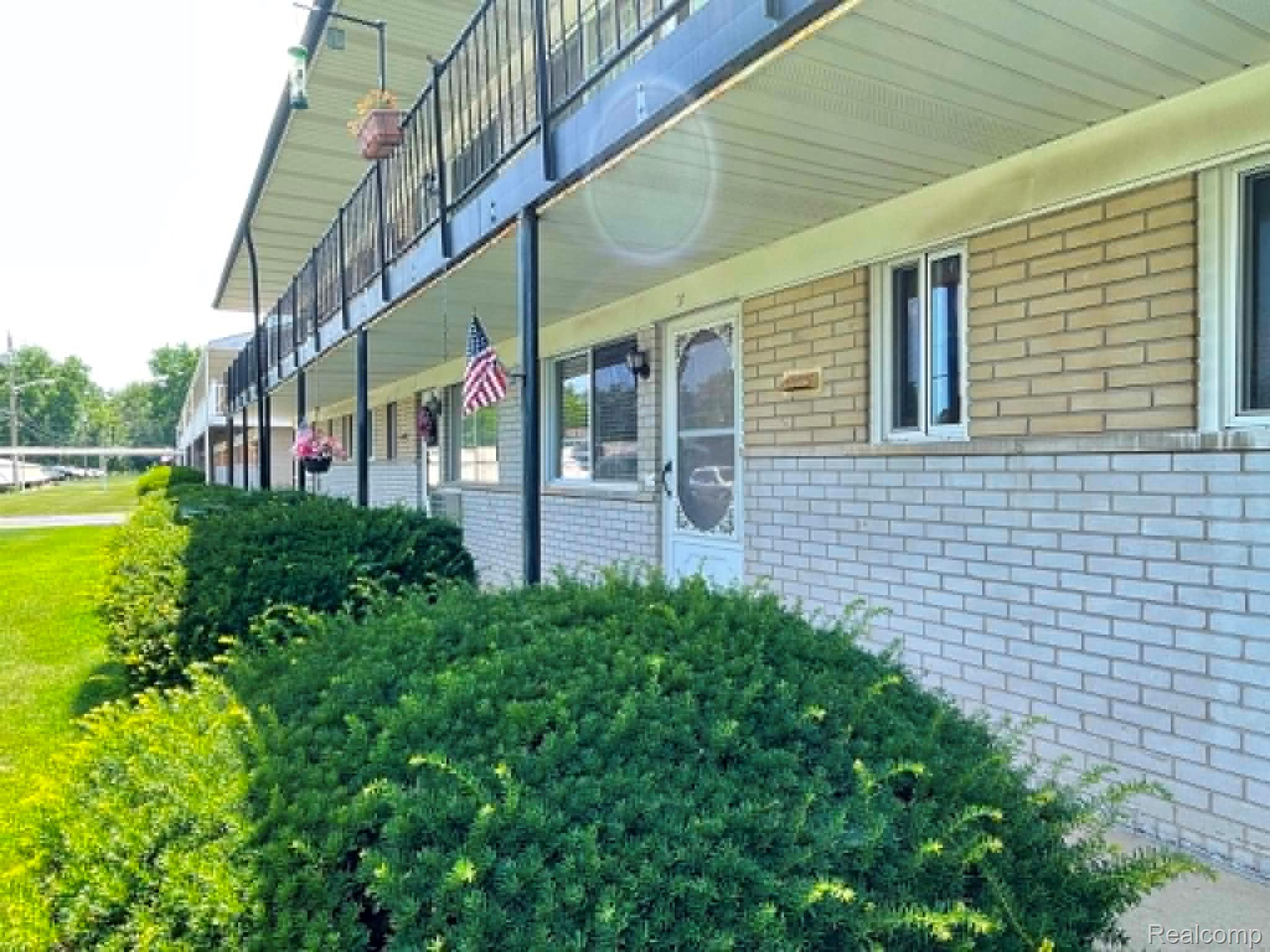 26965 Milford Road, Unit 37 New Hudson, MI 48165 - Photo 3 of 15 Co-op