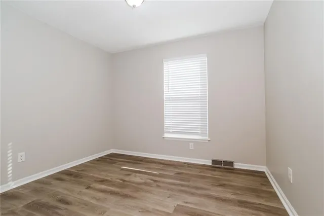 $1,910 | 305 Southeast Westminister Road, Blue Springs, MO 64014