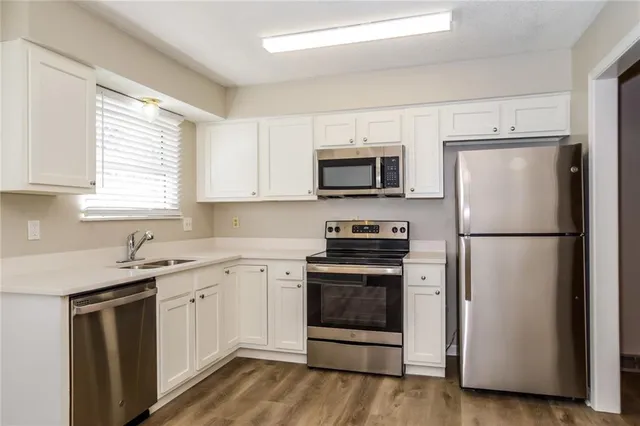 $1,910 | 305 Southeast Westminister Road, Blue Springs, MO 64014