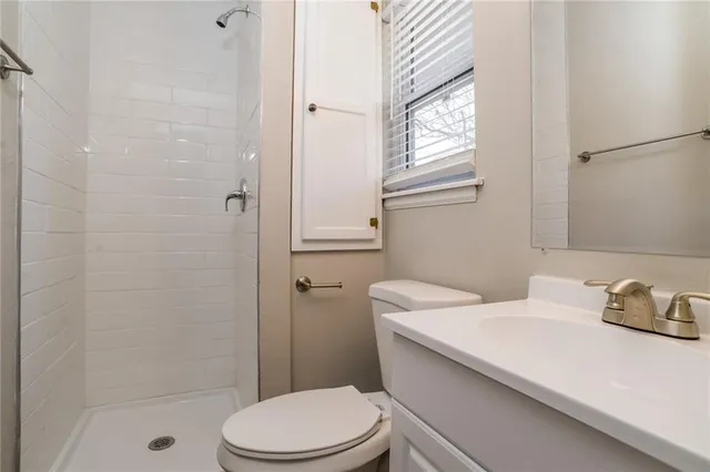 $1,910 | 305 Southeast Westminister Road, Blue Springs, MO 64014