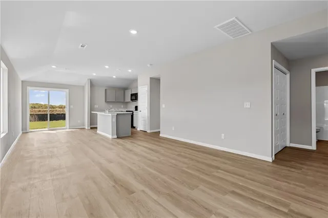 $288,840 | 2300 Woodfield Drive, Tonganoxie, KS 66086