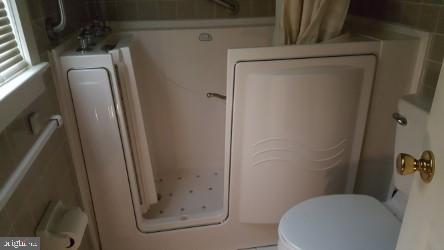 4450 Middletown Road Pomfret, MD 20675 - Photo 23 of 29 Walk in tub