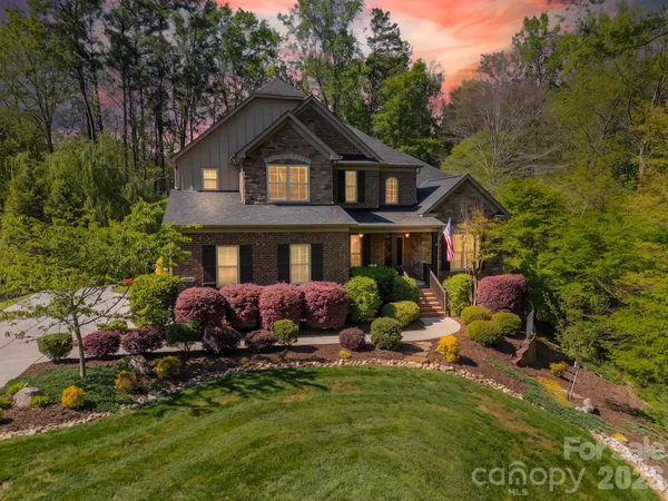 $1,200,000 | 800 Hidden Pond Lane, Waxhaw, NC 28173