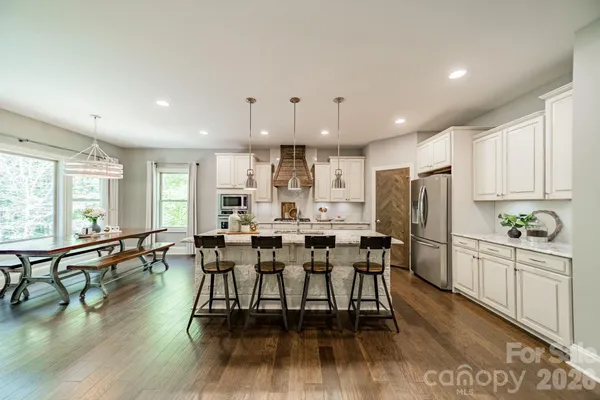 $1,200,000 | 800 Hidden Pond Lane, Waxhaw, NC 28173