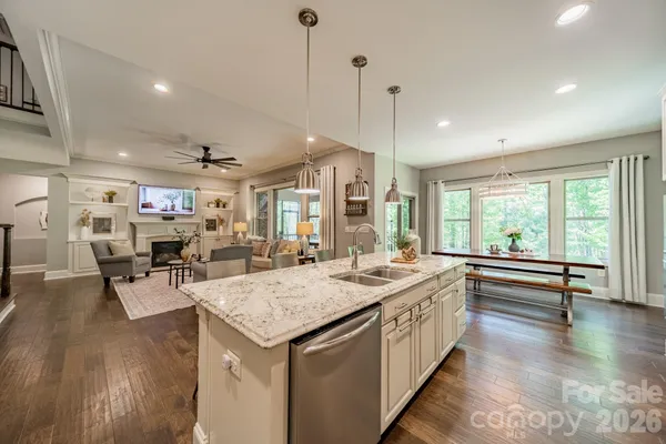 $1,200,000 | 800 Hidden Pond Lane, Waxhaw, NC 28173