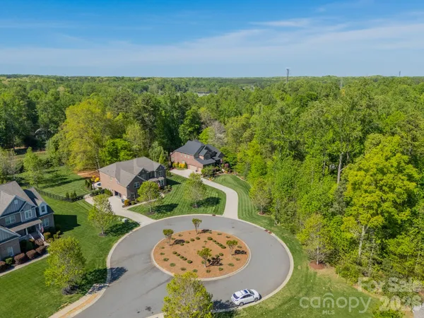 $1,200,000 | 800 Hidden Pond Lane, Waxhaw, NC 28173