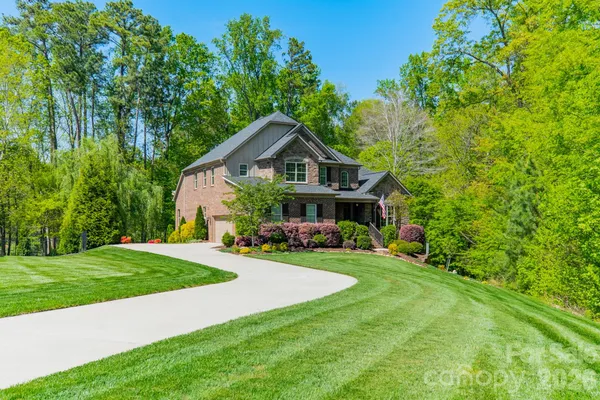 $1,200,000 | 800 Hidden Pond Lane, Waxhaw, NC 28173