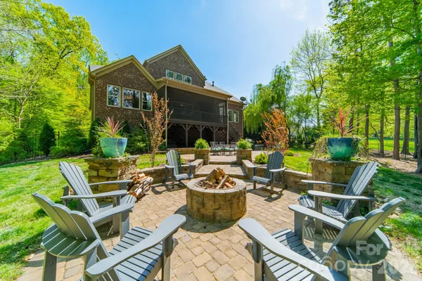 $1,200,000 | 800 Hidden Pond Lane, Waxhaw, NC 28173