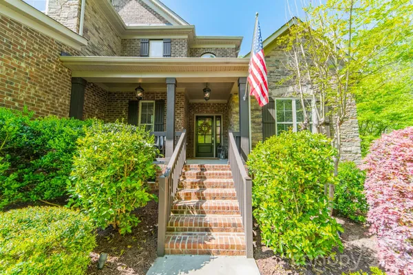 $1,200,000 | 800 Hidden Pond Lane, Waxhaw, NC 28173