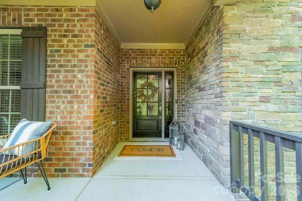 $1,200,000 | 800 Hidden Pond Lane, Waxhaw, NC 28173