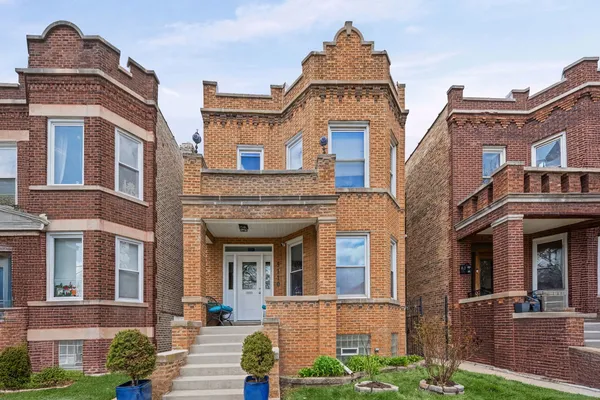 $2,100 | 5110 West Hutchinson Street, Unit 2, Chicago, IL 60641