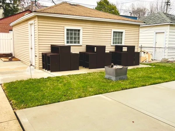 $2,100 | 5110 West Hutchinson Street, Unit 2, Chicago, IL 60641