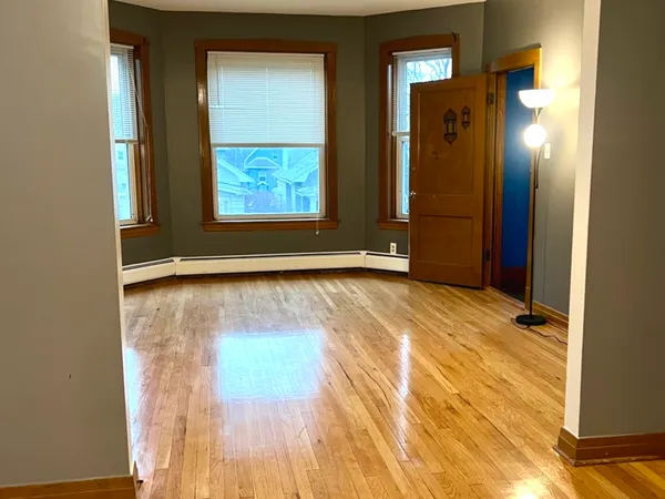 $2,100 | 5110 West Hutchinson Street, Unit 2, Chicago, IL 60641