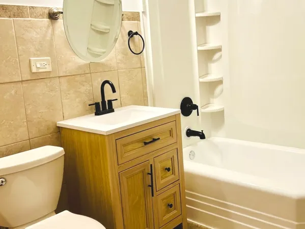 $2,100 | 5110 West Hutchinson Street, Unit 2, Chicago, IL 60641