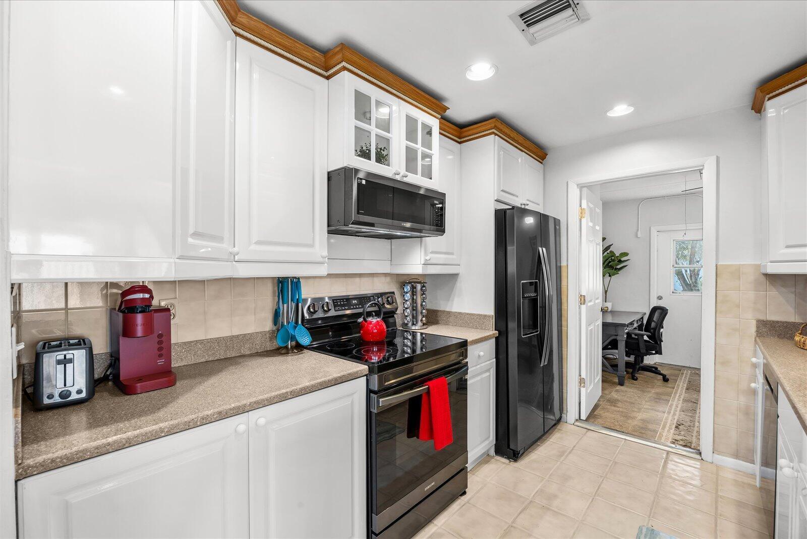 1004 Northwest 16th Place Stuart, FL 34994 - Photo 10 of 42 10_beyc6a3d80643339f