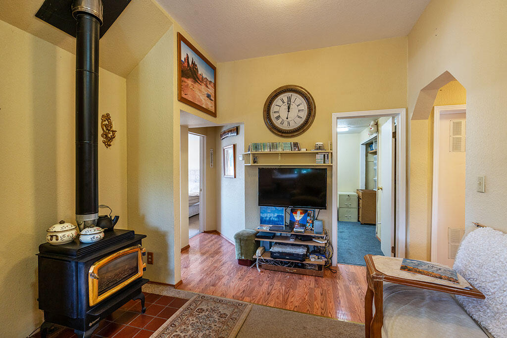 305 Columbus Street Rio Dell, CA 95562 - Photo 5 of 13