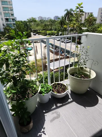 $595,000 | 1075 92nd Street, Unit 405, Bay Harbor Islands, FL 33154