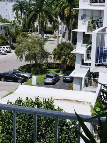 $595,000 | 1075 92nd Street, Unit 405, Bay Harbor Islands, FL 33154