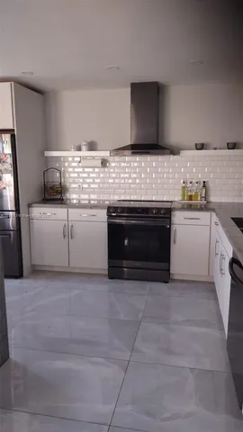 $595,000 | 1075 92nd Street, Unit 405, Bay Harbor Islands, FL 33154