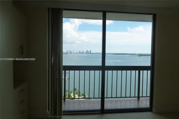 $4,400 | 2333 Brickell Avenue, Unit 2215, Miami, FL 33129