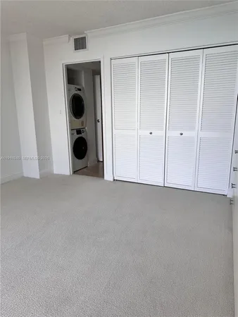 $4,400 | 2333 Brickell Avenue, Unit 2215, Miami, FL 33129