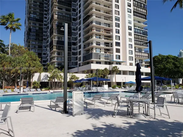 $4,500 | 2333 Brickell Avenue, Unit 2215, Miami, FL 33129