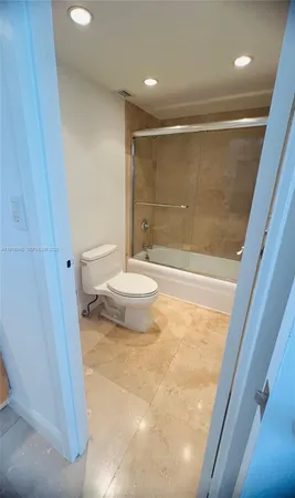 $4,400 | 2333 Brickell Avenue, Unit 2215, Miami, FL 33129