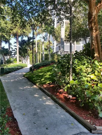$4,400 | 2333 Brickell Avenue, Unit 2215, Miami, FL 33129