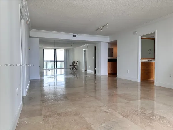 $4,400 | 2333 Brickell Avenue, Unit 2215, Miami, FL 33129