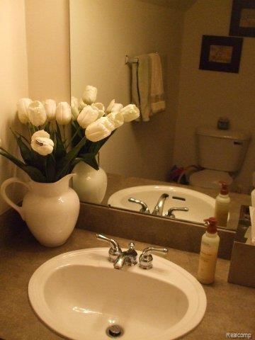 16978 Farmington Road, Unit 17 Livonia, MI 48154 - Photo 18 of 20 Half-Bath