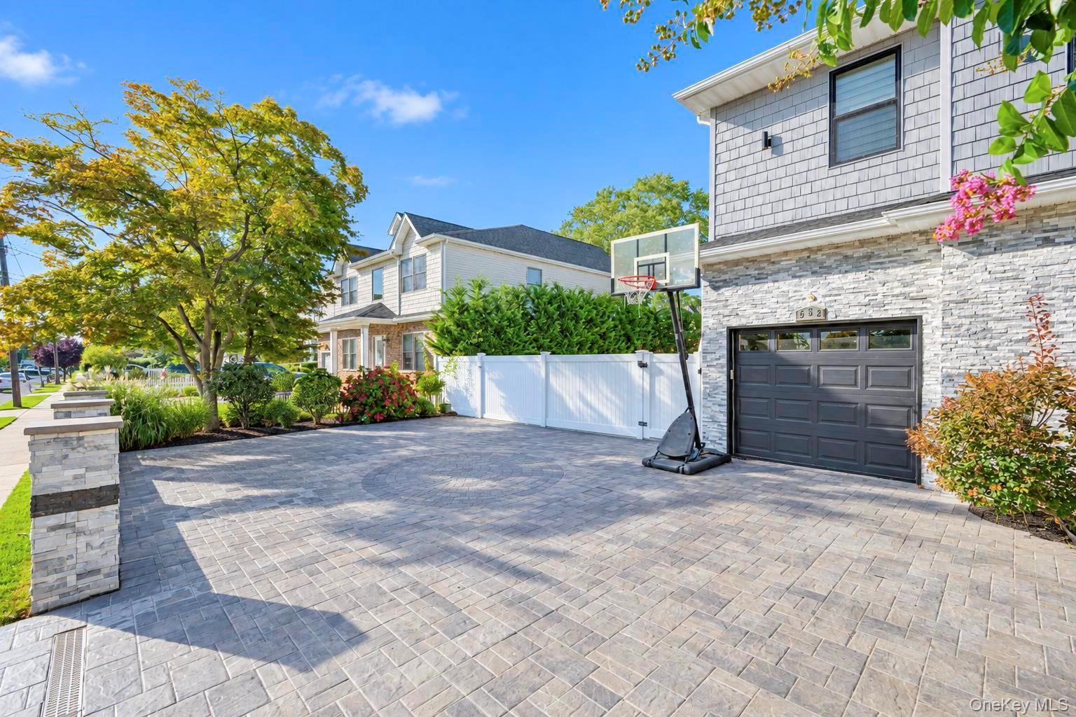 552 Dover Road Oceanside, NY 11572 - Photo 3 of 31 Gallery Image 3