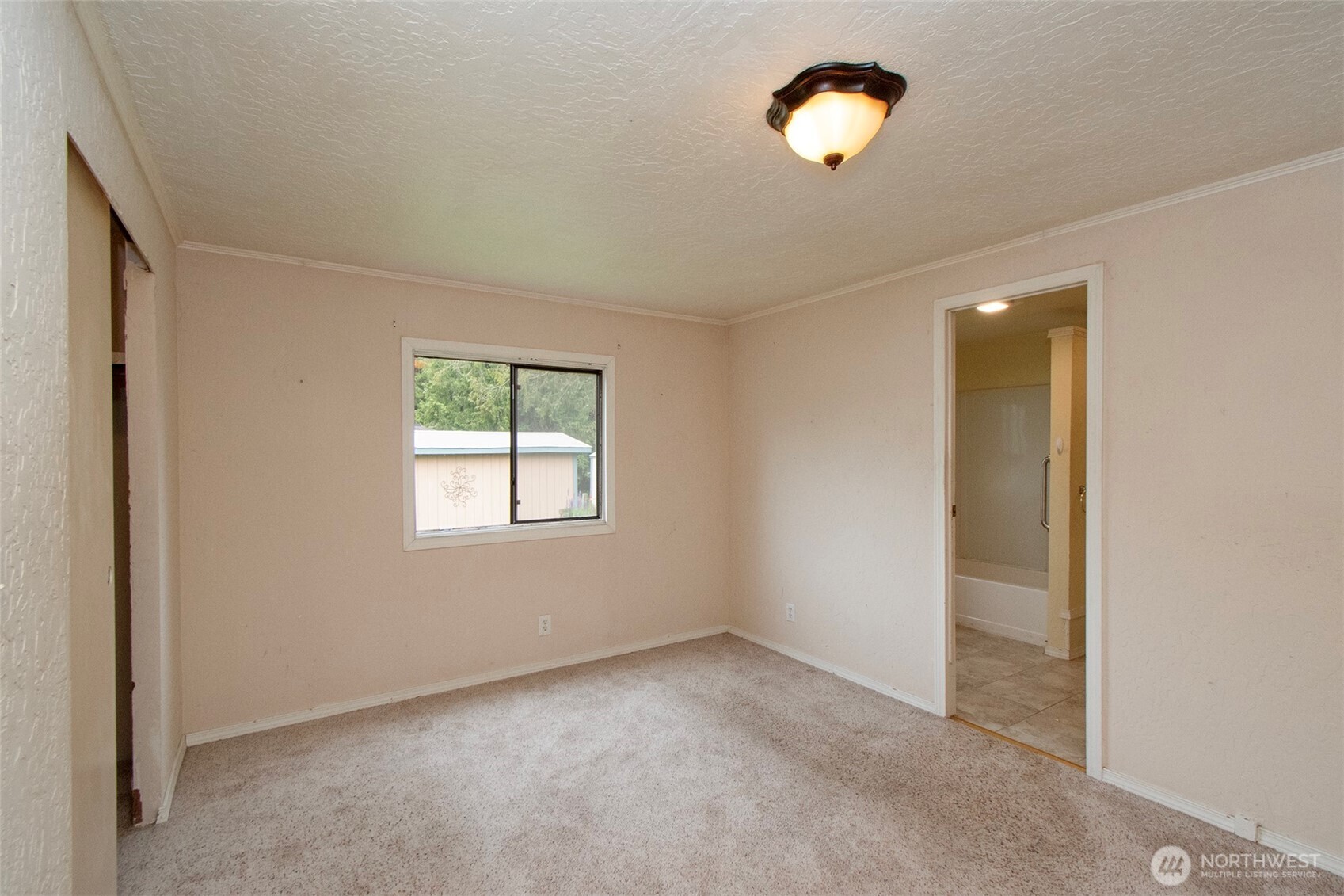 90 Baywood Village Road, Unit 34 Sequim, WA 98382 - Photo 28 of 40 an empty room with windows and closet