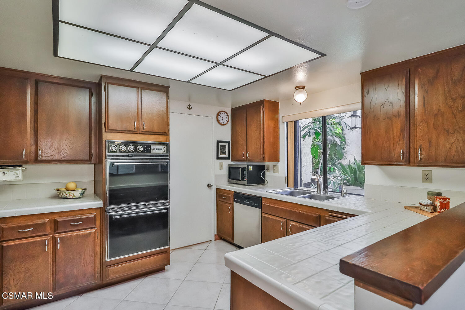 6492 Melray Street Moorpark, CA 93021 - Photo 20 of 53 eKitchen3