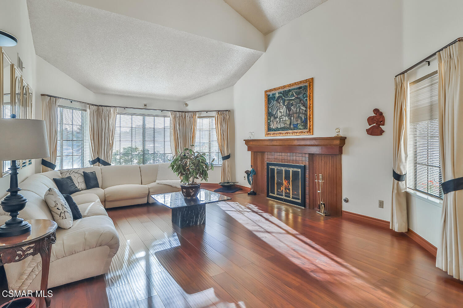 6492 Melray Street Moorpark, CA 93021 - Photo 7 of 53 bLiving and Dining3