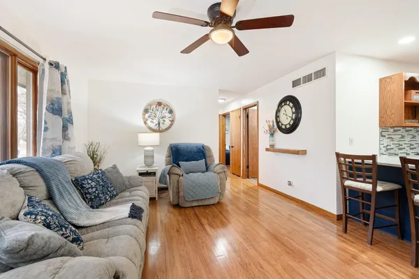 $299,900 | 2104 West Oakland Avenue, Austin, MN 55912