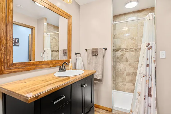 $299,900 | 2104 West Oakland Avenue, Austin, MN 55912